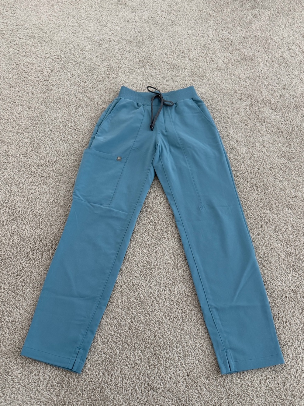 Fabletics Scrubs Set - Picture 2 of 2